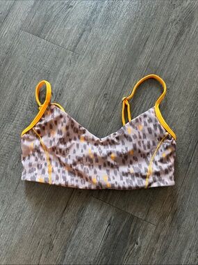 Light Mauve Printed Sports Bra with Yellow Trim